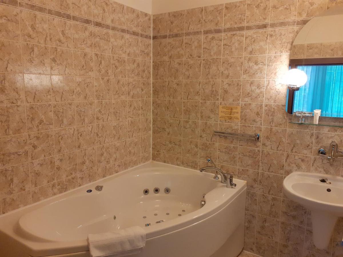 Hotel Uno Ústí nad Orlicí Zewnętrze zdjęcie