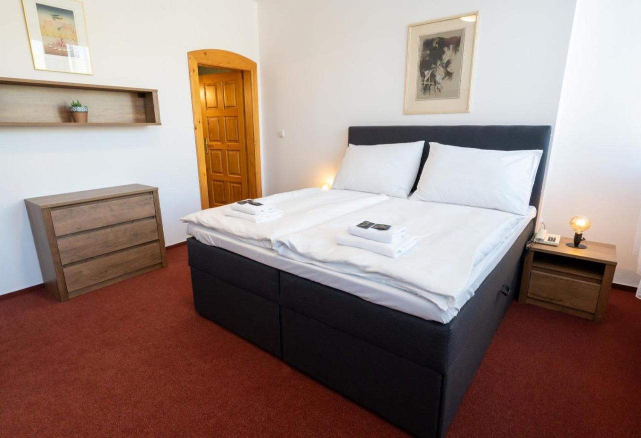 Hotel Uno Ústí nad Orlicí Zewnętrze zdjęcie